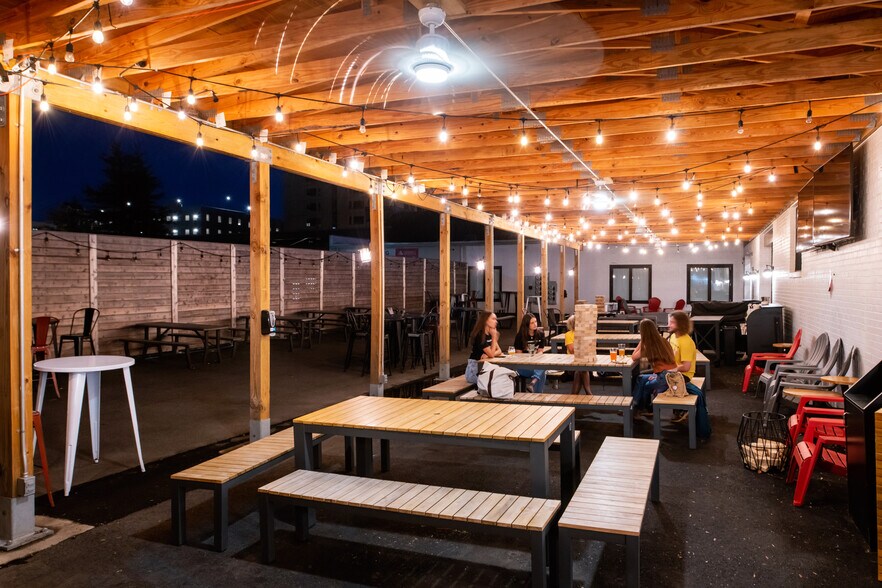 More Photos Of 1300 Mactavish Ave, Richmond Freestanding For Lease