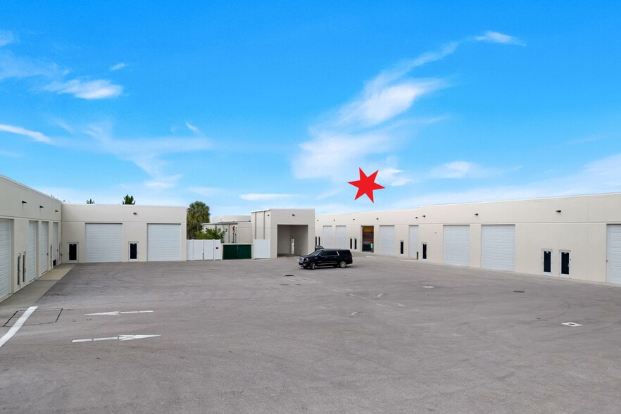 More Photos Of 4317 SW 9th Ave, Cape Coral Self Storage For Sale