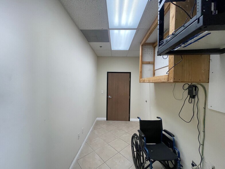 More Photos Of 42065 Zevo Dr, Temecula Warehouse For Sale