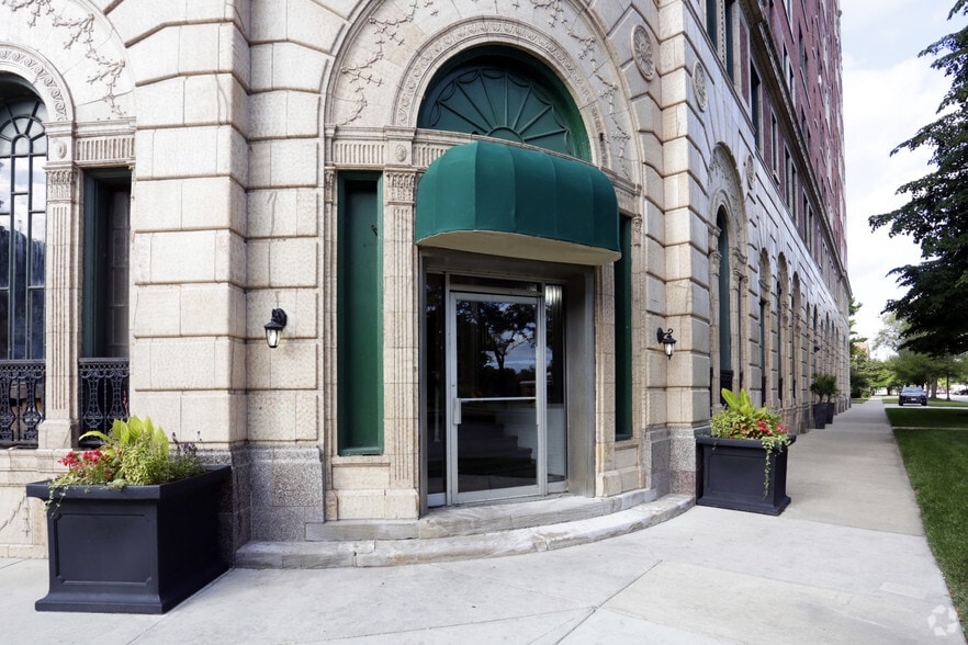 More Photos Of 7100 S South Shore Dr, Chicago Apartments For Lease