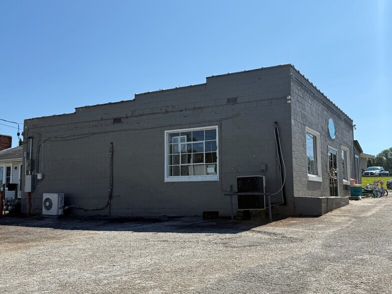 More Photos Of 309 S Main St, Jonesville Freestanding For Lease
