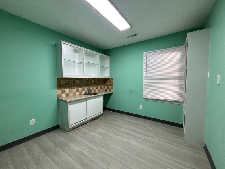 More Photos Of 4712 Country Club Rd, Winston-Salem Medical For Sale
