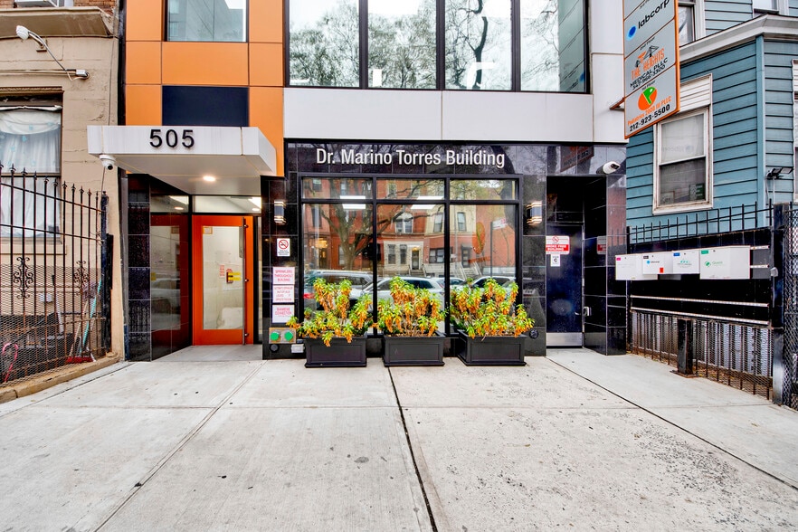Primary Photo Of 505 168th 4th Fl St, New York Healthcare For Lease