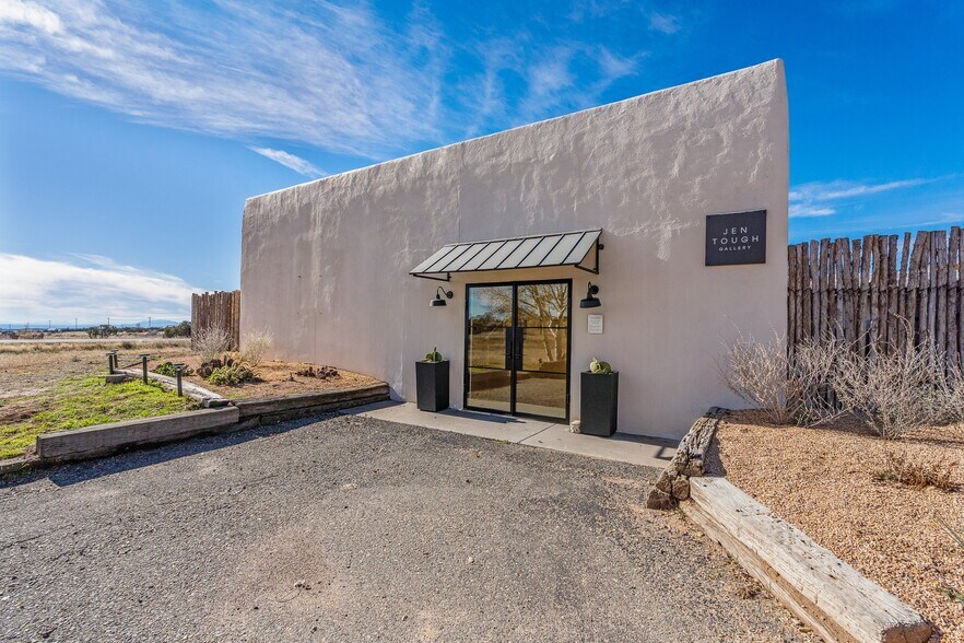 More Photos Of 4 N Chamisa Dr, Santa Fe Specialty For Sale