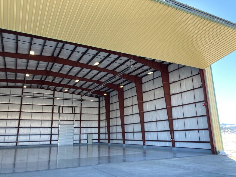 More Photos Of 540 Airport St, Gypsum Airplane Hangar For Sale