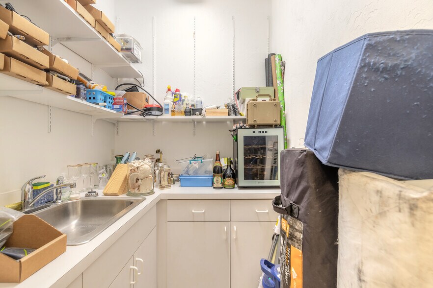 More Photos Of 258 Riverside Dr, Daytona Beach Storefront Retail Office For Sale