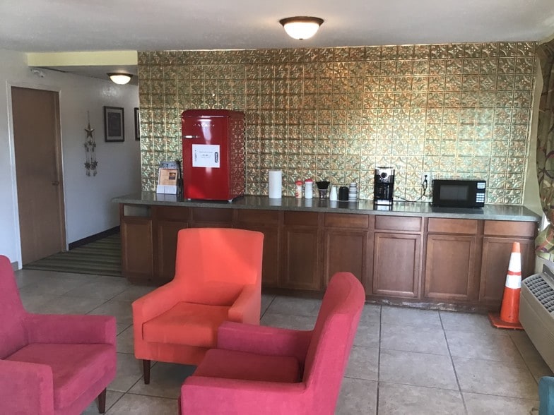 More Photos Of 265 Colonels Dr, Columbus Junction Hotel For Sale