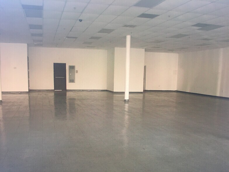 More Photos Of 803-819 W Pipeline Rd, Hurst Unknown For Lease