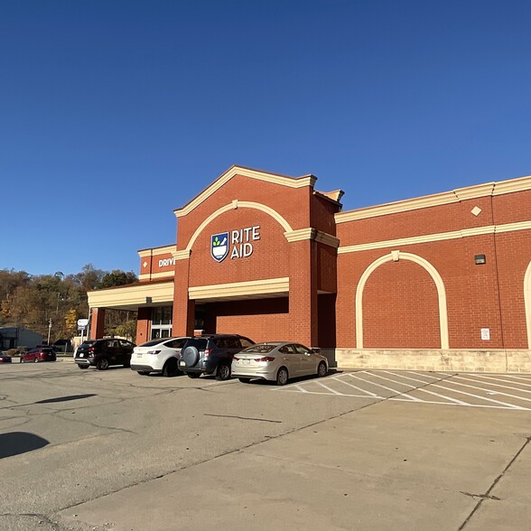 Primary Photo Of 601 W Pike St, Canonsburg Drugstore For Sale