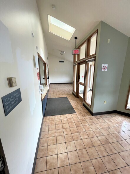 More Photos Of 502 54th Ave E, Fife Office For Lease