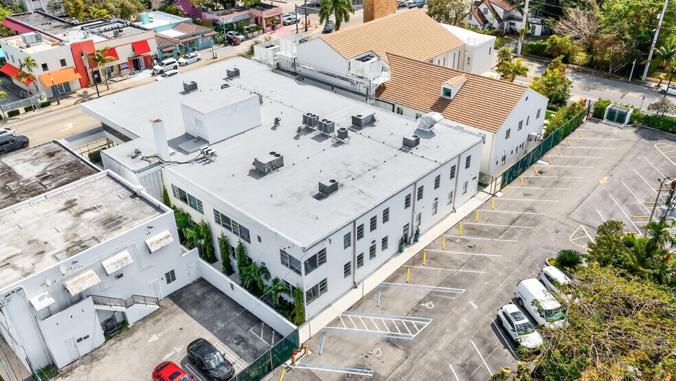 More Photos Of 7630 Biscayne Blvd, Miami Office For Lease