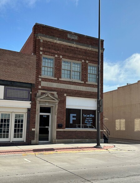 Primary Photo Of 713 4th Ave, Holdrege Office Residential For Lease