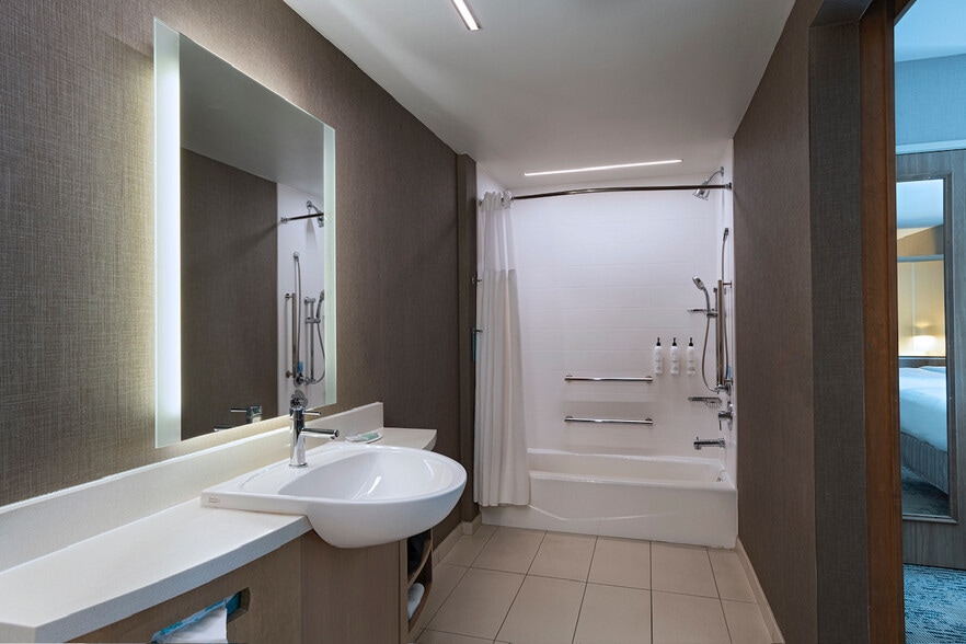 More Photos Of 1110 Discovery Blvd, Cedar Park Hotel For Sale