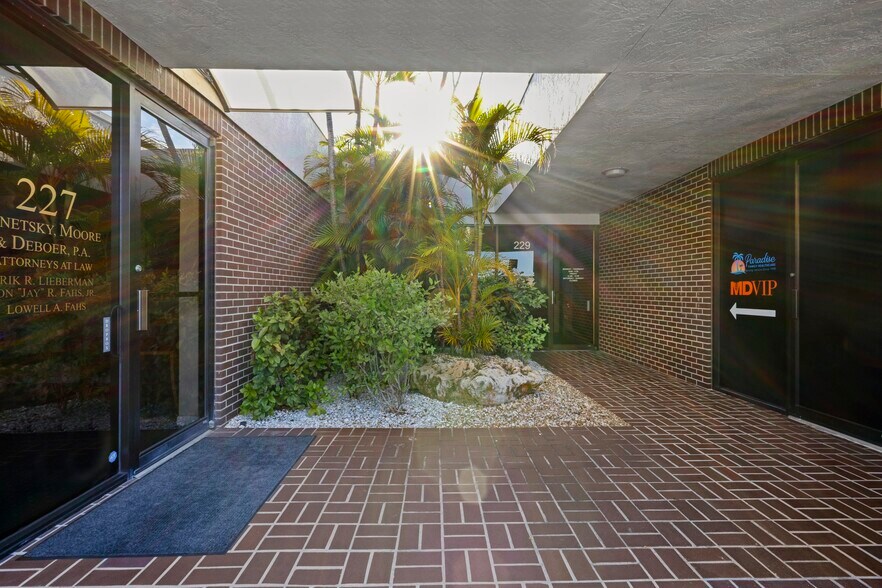 More Photos Of 227-233 Nokomis Ave, Venice Office For Sale
