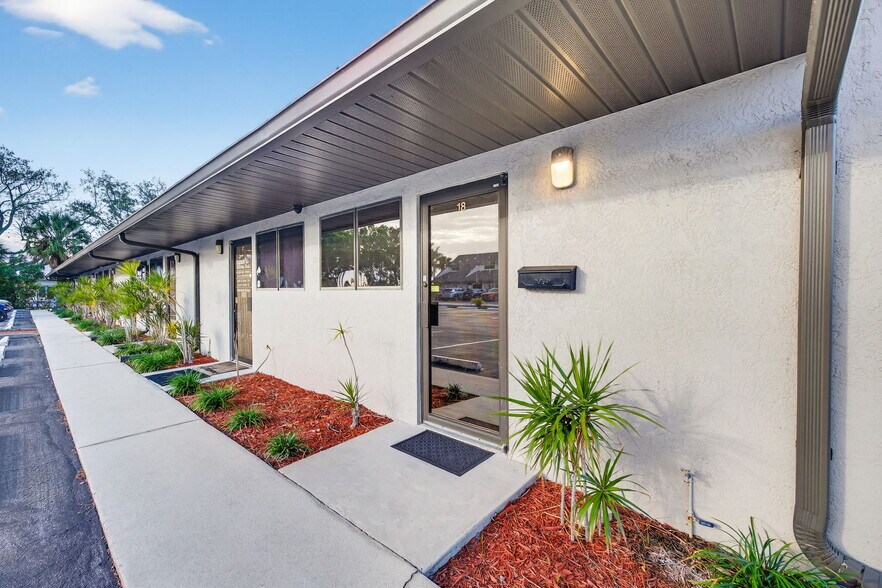 More Photos Of 5235 Ramsey Way, Fort Myers Office For Sale