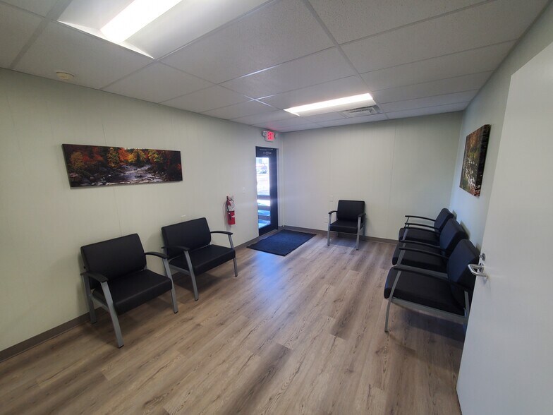 More Photos Of 401 W High St, Mount Vernon Office For Lease