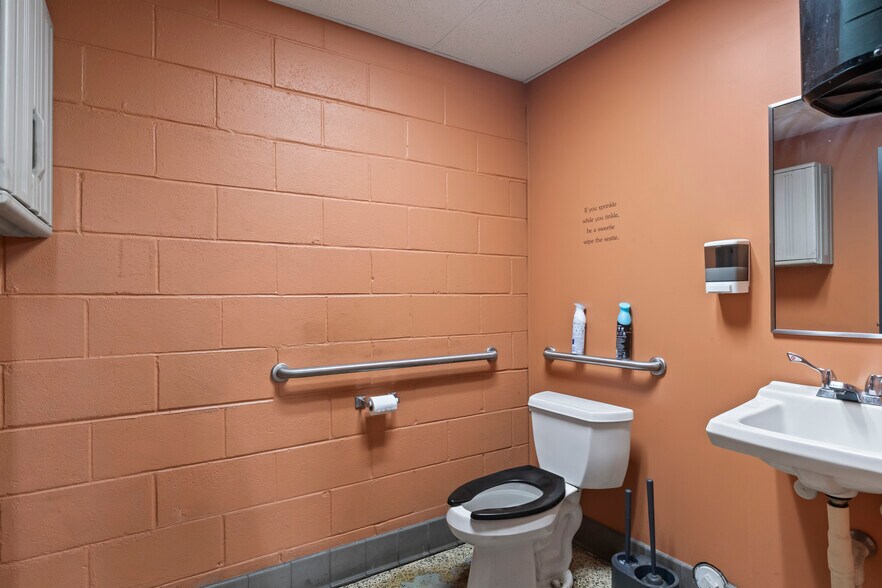 More Photos Of 332 E 159th St, Harvey Auto Repair For Sale