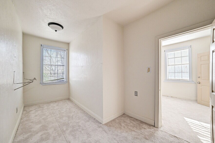 More Photos Of 411 S Kaufman St, Newton Lodge Meeting Hall For Sale
