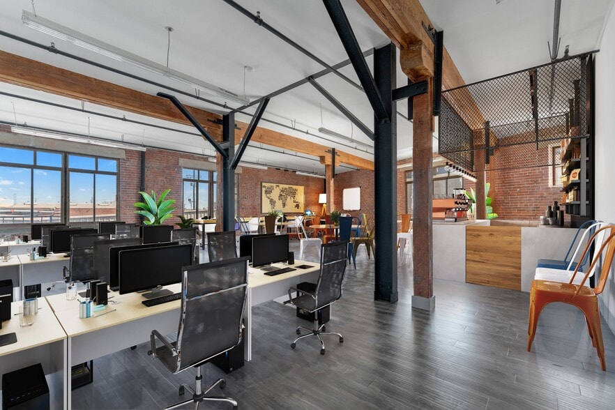 More Photos Of 2079 E 15th St, Los Angeles Flex For Lease