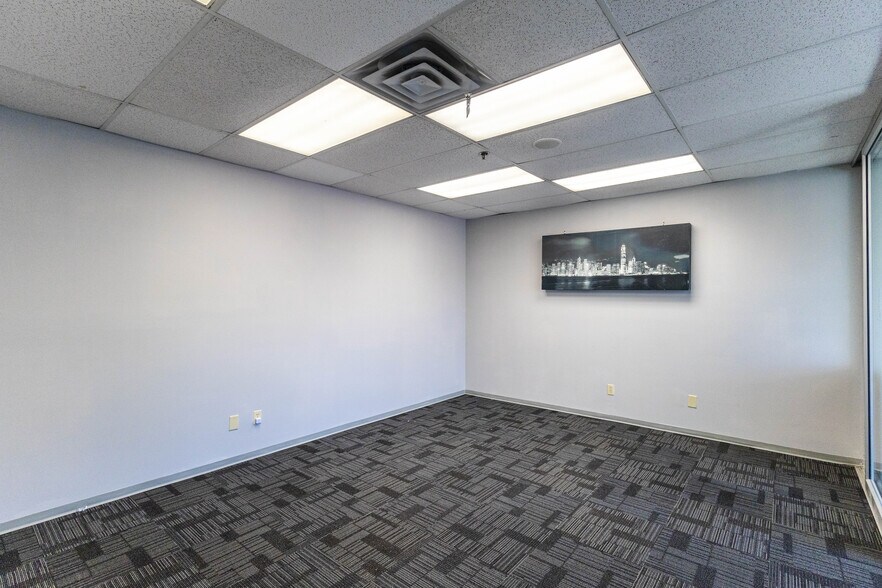 More Photos Of 3871 N Fraser Way, Burnaby Showroom For Sale