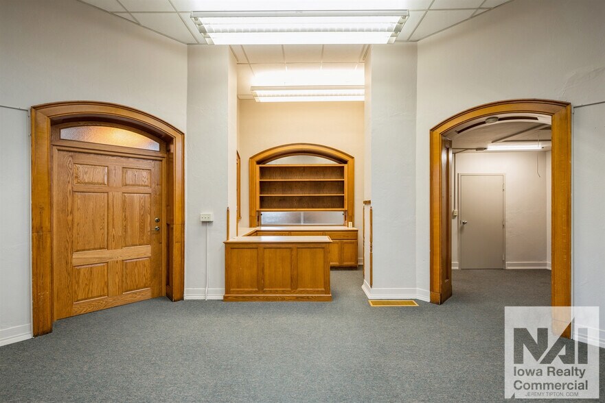 More Photos Of 100 E 1st St, Anamosa Specialty For Sale