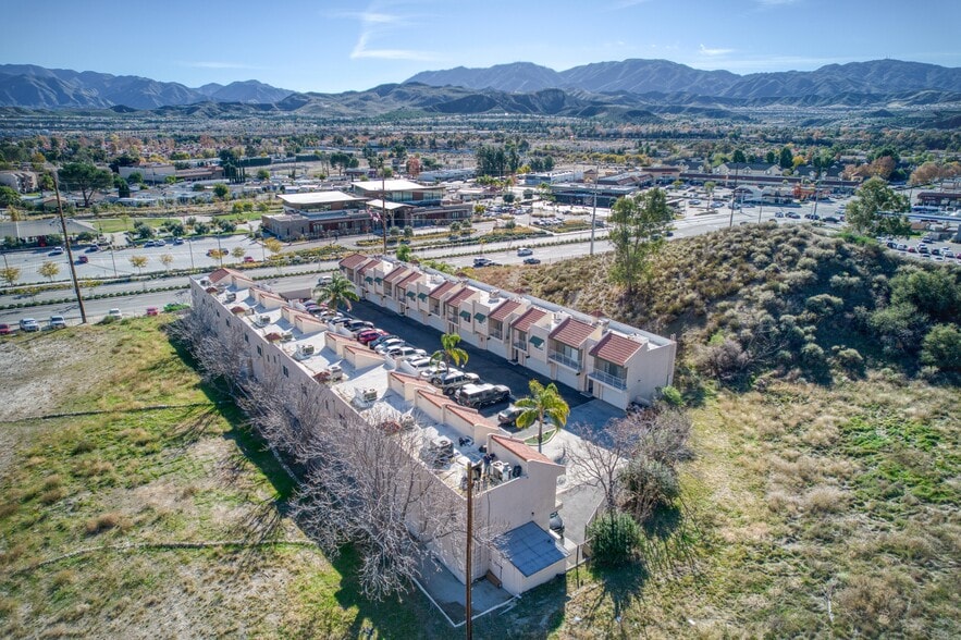 More Photos Of 18335-18345 Sierra Hwy, Santa Clarita Loft Creative Space For Lease