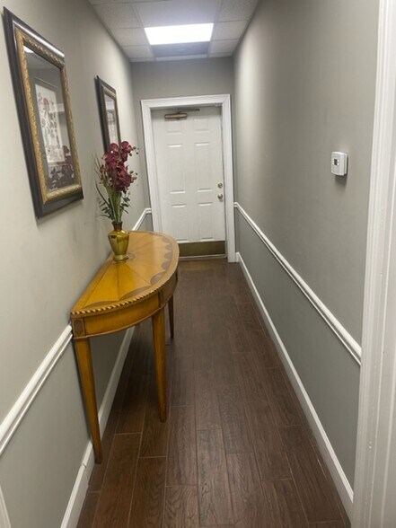 More Photos Of 1137 Alpharetta St, Roswell Office Residential For Lease