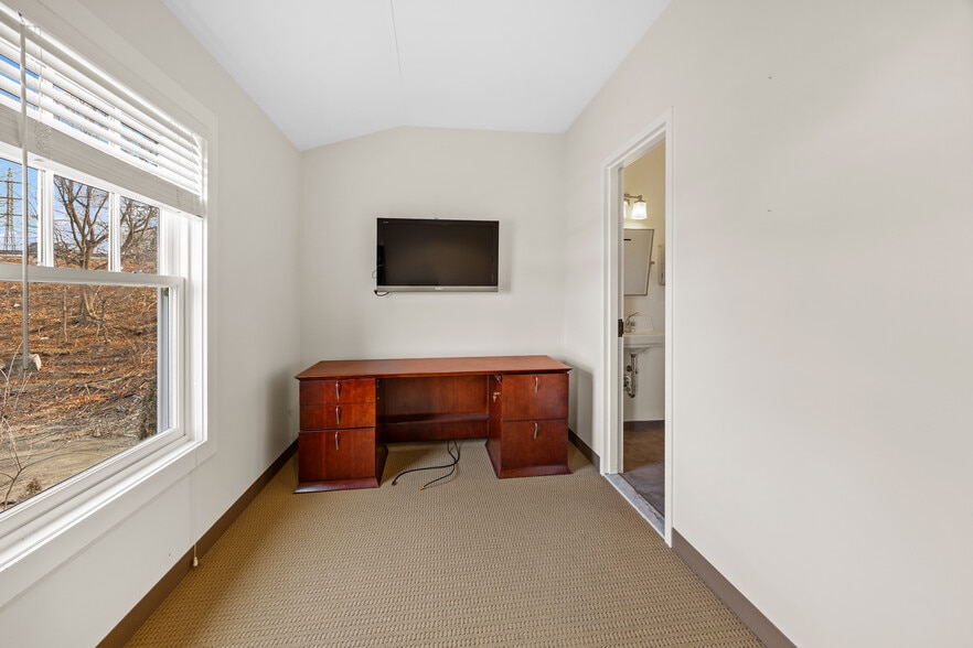 More Photos Of 76 Tokeneke Rd, Darien Office For Lease