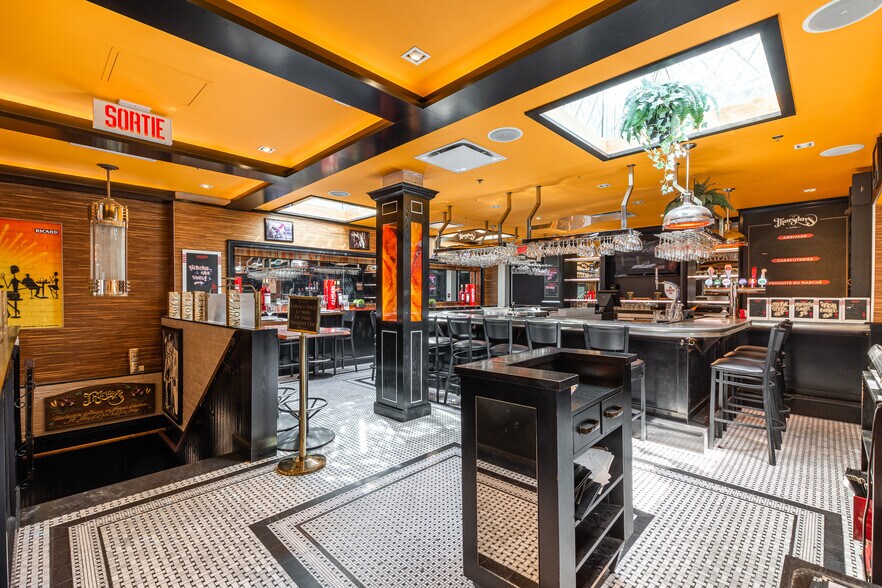 More Photos Of 1441-1449 Rue Crescent, Montréal Restaurant For Lease