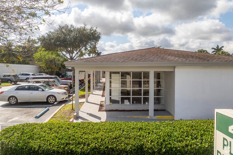 More Photos Of 4330 W Broward Blvd, Plantation Medical For Lease