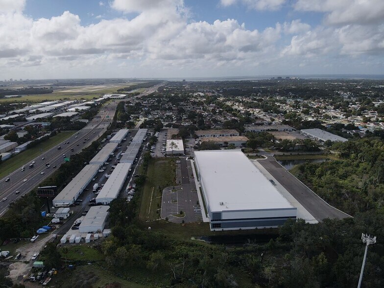 More Photos Of 6111 Johns Rd, Tampa Distribution For Lease