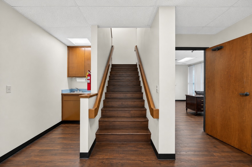 More Photos Of 19651 Nordhoff Way, Northridge Flex For Lease