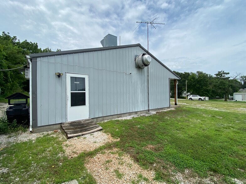 More Photos Of 215 S Washington Ave, Walnut Grove Restaurant For Sale