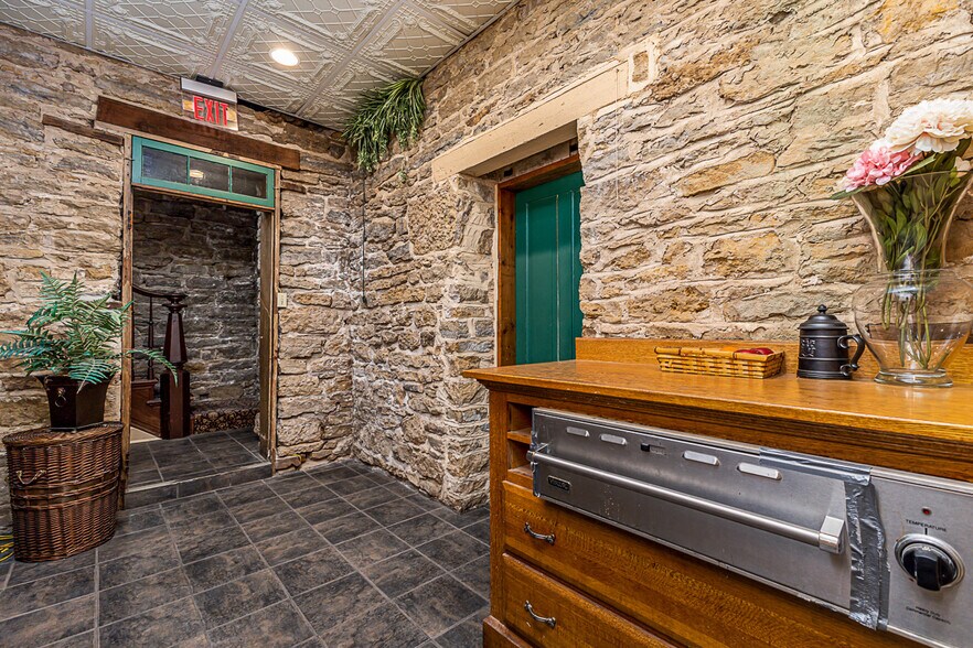 More Photos Of 399 Sinsinawa Ave, East Dubuque Specialty For Sale