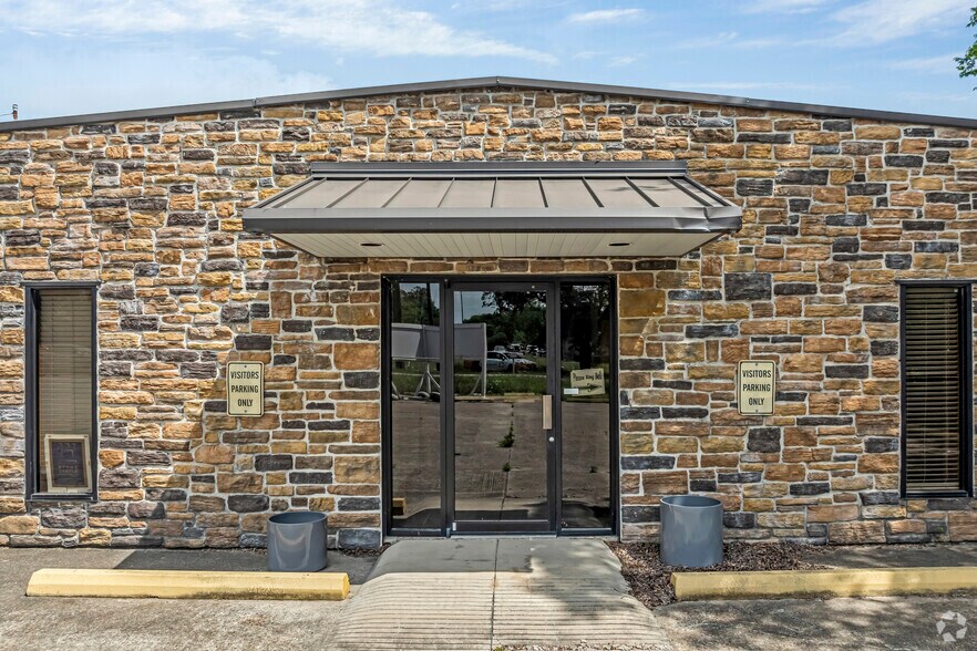 More Photos Of 3615 Almeda Genoa Rd, Houston Warehouse For Lease