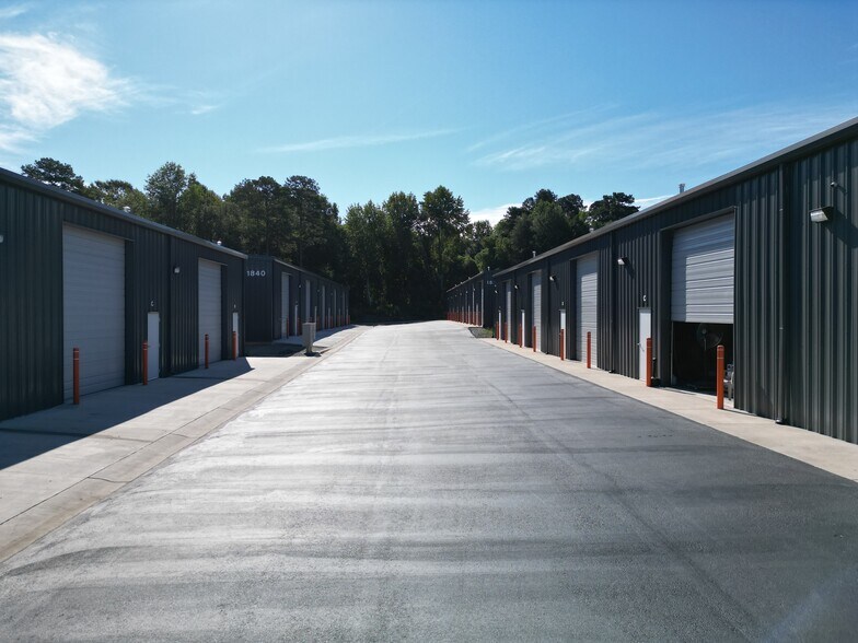 More Photos Of 1850 Chespark Dr, Gastonia Warehouse For Lease