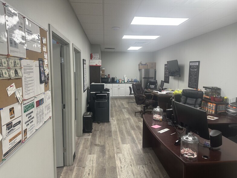 More Photos Of 11524 31st Ter E, Palmetto Industrial For Sale