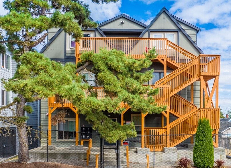 More Photos Of 707-709 S I St, Tacoma Apartments For Sale