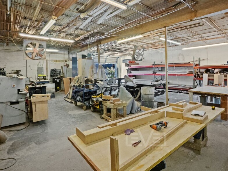 More Photos Of 3930-3948 NE 5th Ave, Oakland Park Warehouse For Lease