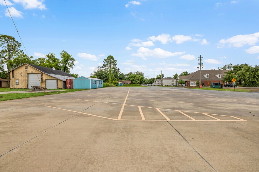 More Photos Of 697 W Cherry St, Jesup Restaurant For Sale