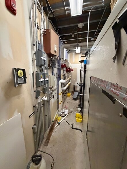 More Photos Of 924 N 8th St, Camden Distribution For Sale