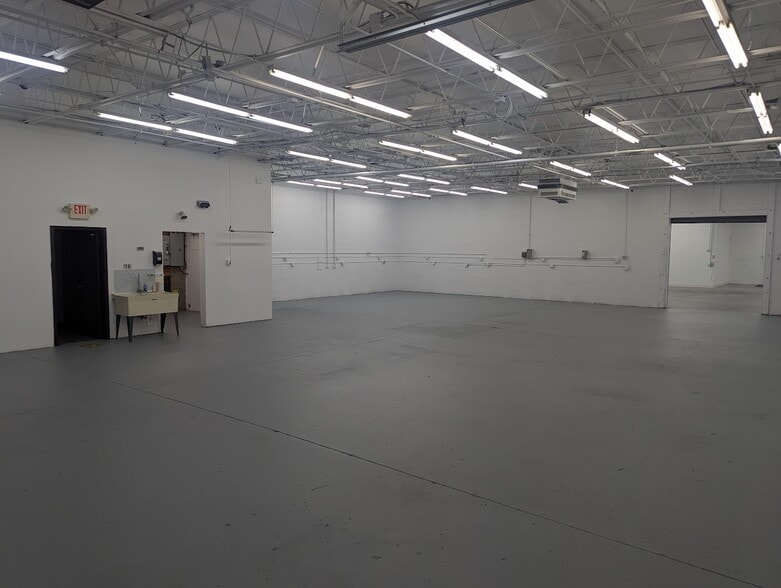 More Photos Of 5724 Webster St, Dayton Manufacturing For Lease