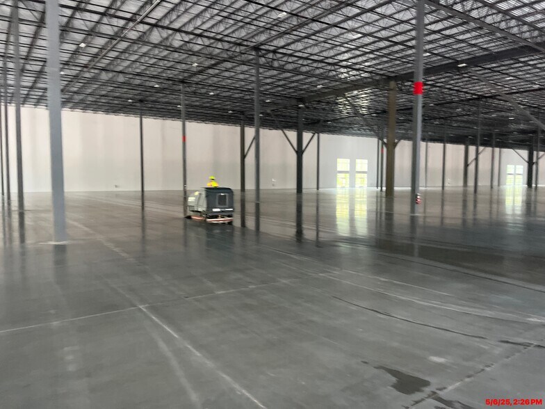 More Photos Of 12435 Lem Turner Rd, Jacksonville Unknown For Lease