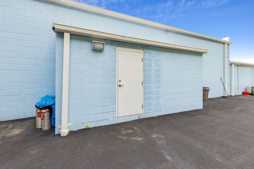 More Photos Of 102 N Rogers St, Aberdeen Restaurant For Sale