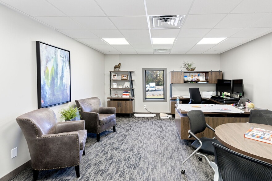 More Photos Of 3312 Gilmore Industrial Blvd, Louisville Warehouse For Lease