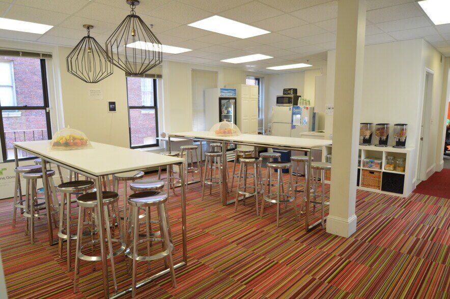 More Photos Of 2 Park Plz, Boston Office For Lease