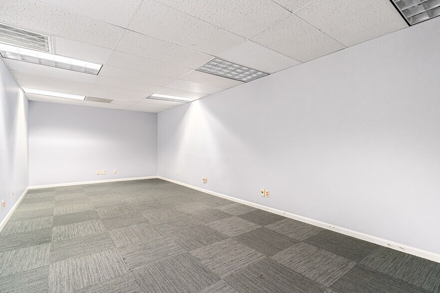 More Photos Of 617 Mulberry St, Elizabethtown Office For Sale