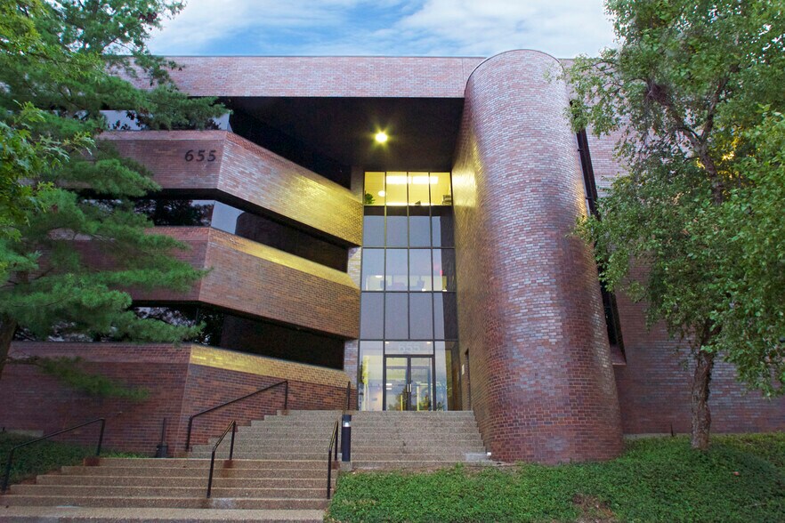 More Photos Of 655 Craig Rd, Creve Coeur Office For Lease