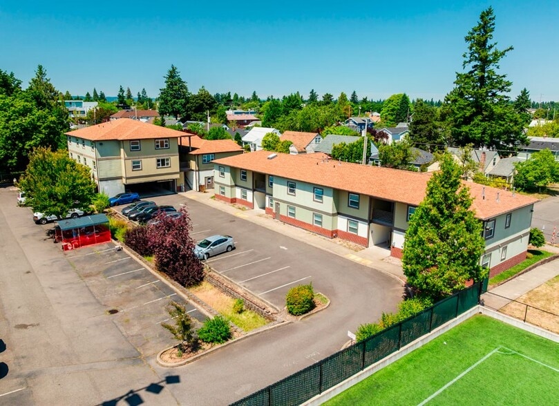 More Photos Of 8435 NE Glisan St, Portland Specialty For Sale