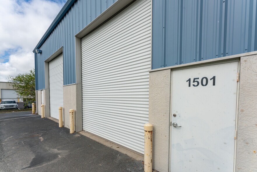 More Photos Of 1501 Sarasota Center Blvd, Sarasota Warehouse For Lease
